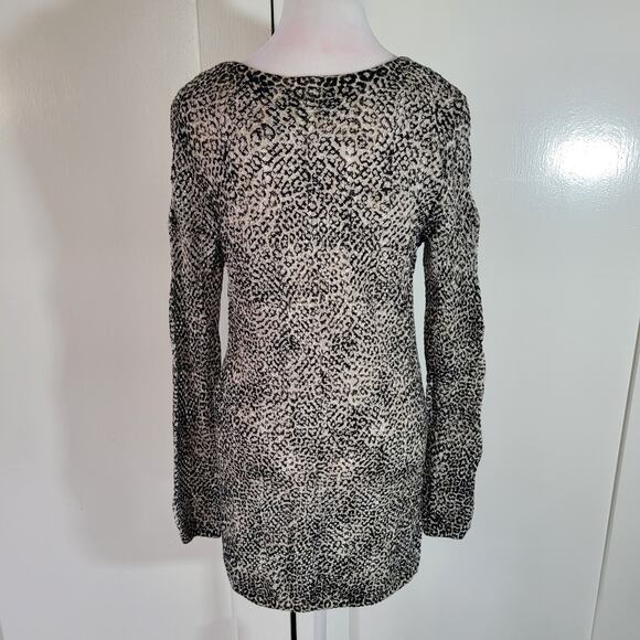 Chico's Size 0 US S Animal Print Slub Knit Hi-Low Long Sleeve Sheer Tunic Top - Picture 3 of 9